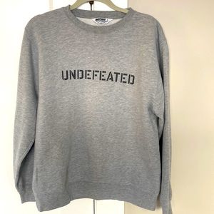 Undefeated crew neck sweatshirt size L